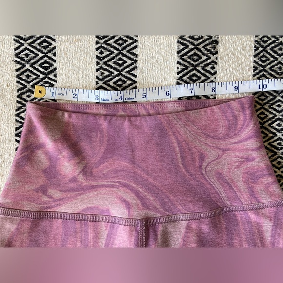 Beyond Yoga pink swirl/tie-dye bike shorts - small - Picture 5 of 10